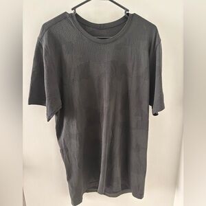 lululemon metal mesh Men's Gray Patterned T-Shirt XL